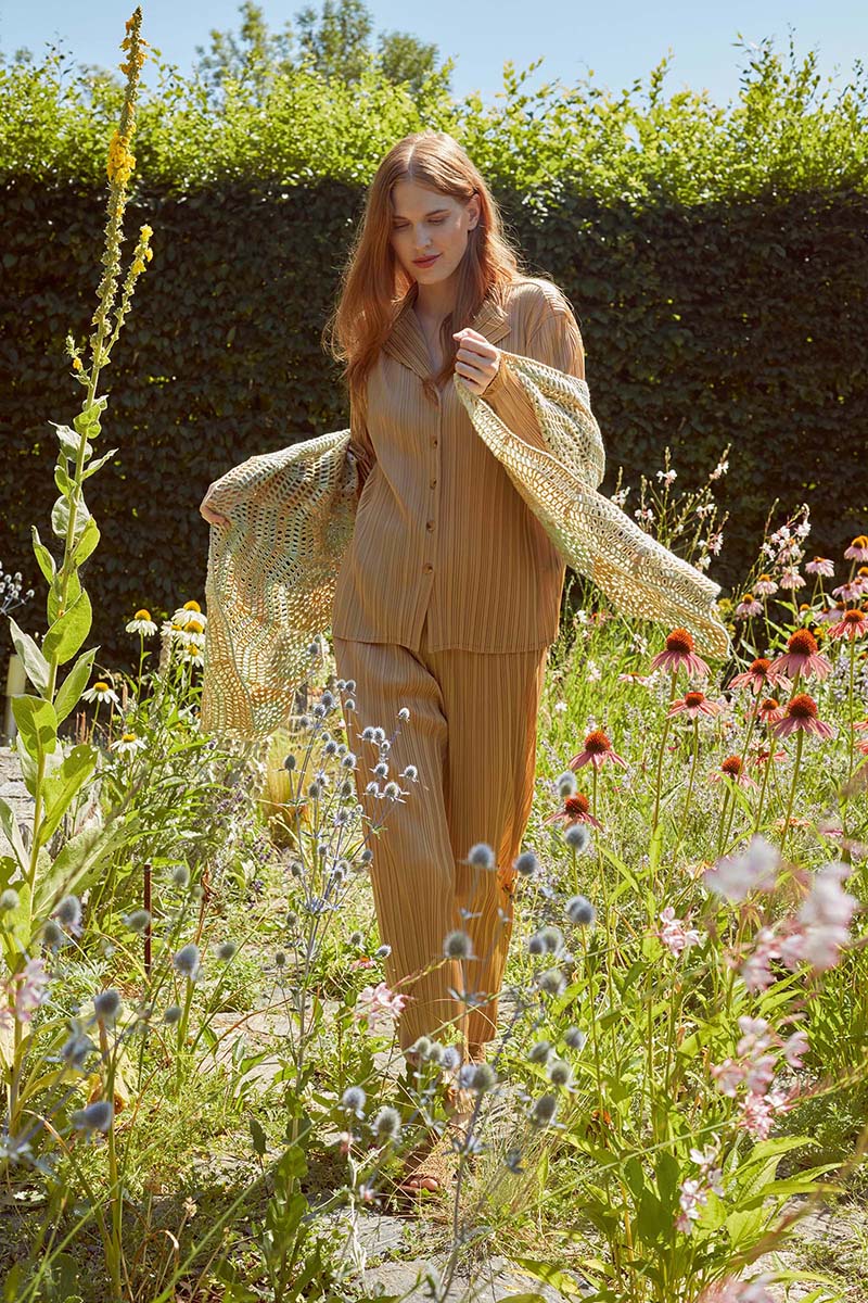 Echarpe au crochet Liya catalogue Lang Yarns Punto 68 Secret Garden