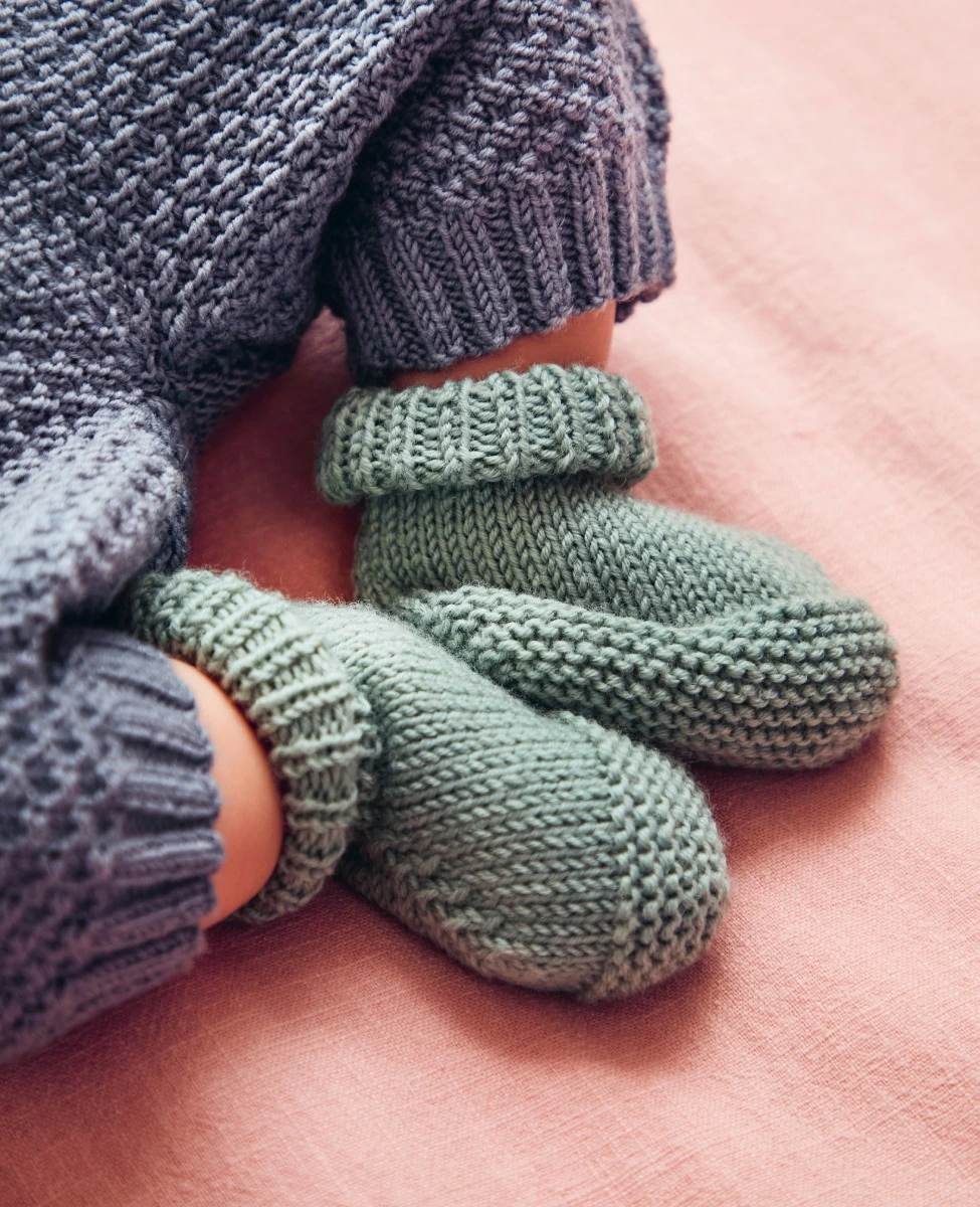 Livre tricoter un trousseau de naissance laines lang yarns de frederique alexandre
