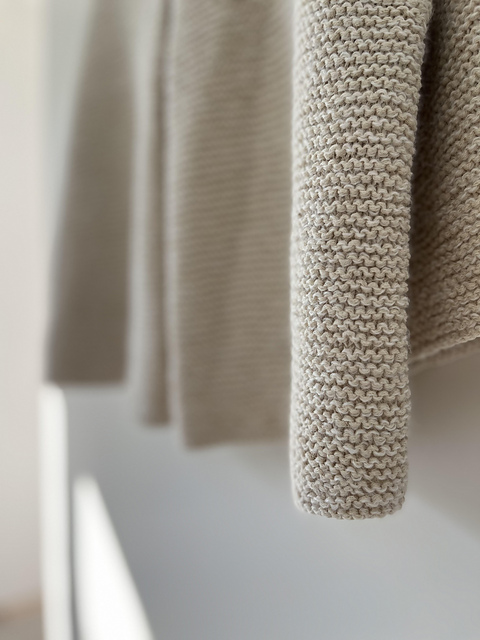 Simply Me Blouse de Norgardknitters en Vaya Lang Yarns