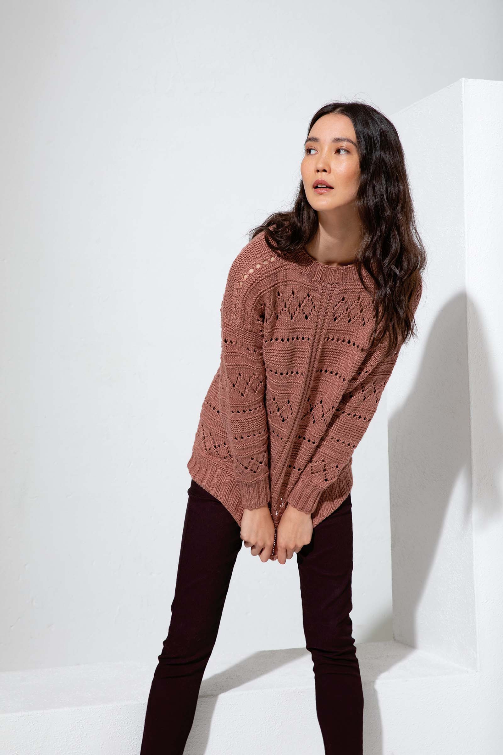 Pull 52 du catalogue Lang Yarns FAM 272