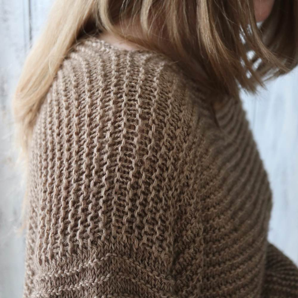 Pull Meadow de KnitAmore en Vaya Lang Yarns