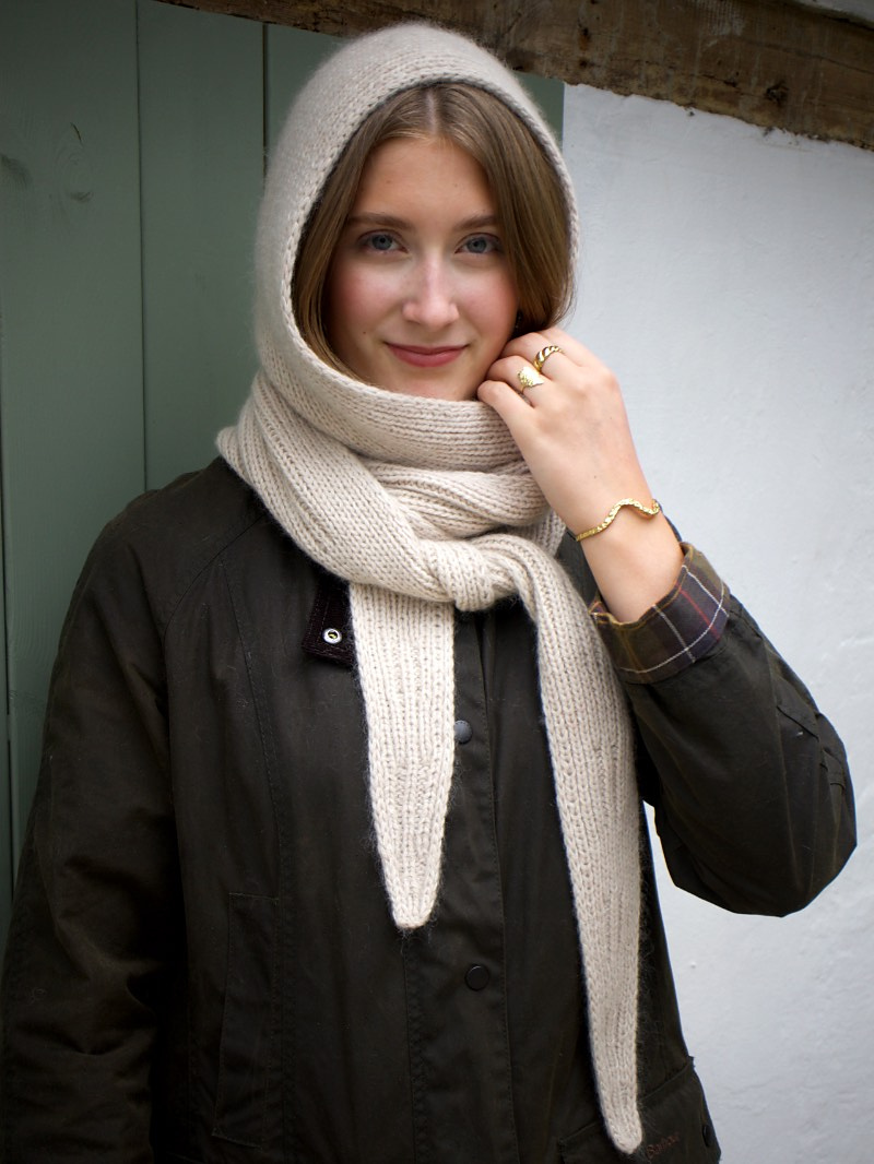 Isolde Hood de Knitamore