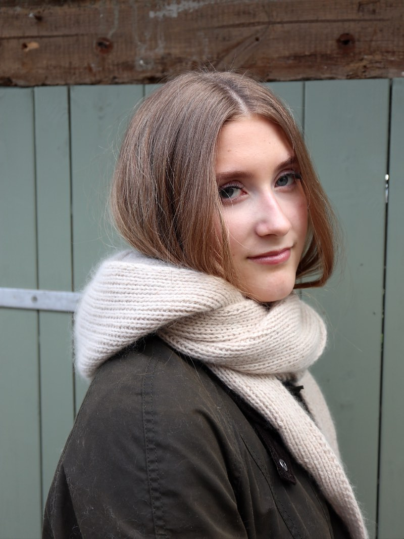 Isolde Hood de Knitamore