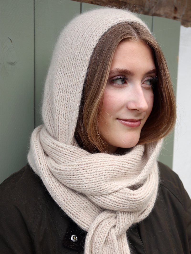 Isolde Hood de Knitamore