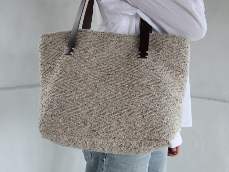 Sac Vendela Shopper laine Donegal tweed + Lang Yarns de KnitAmore