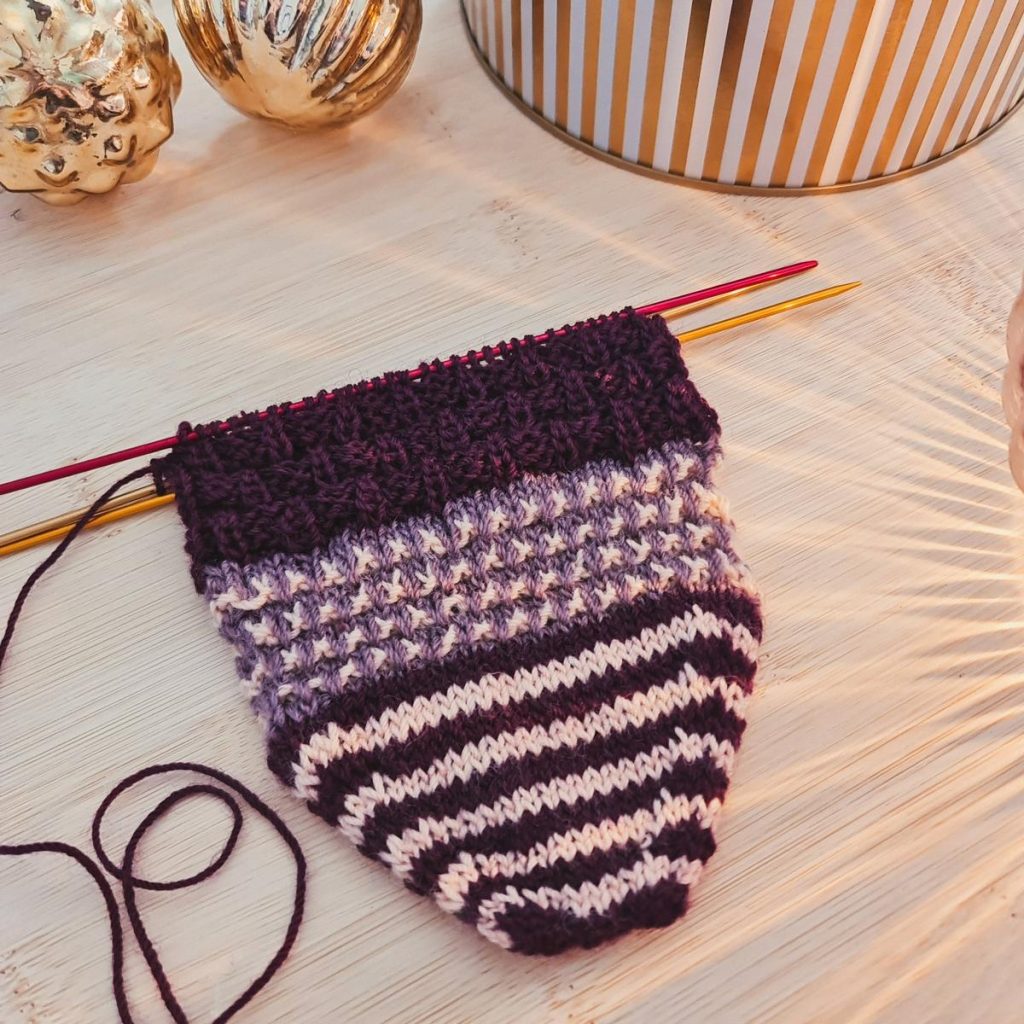 Point 2 pied stripy soxx kal 2023 lang yarns