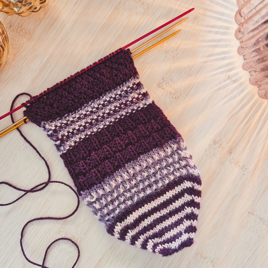Point 4 pied stripy soxx kal 2023 lang yarns