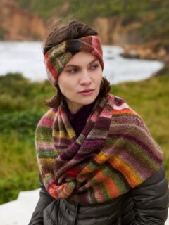 🐿🍁Combo chauffe-épaules et bandeau de tête, les accessoires indispensables pour un hiver au chaud.🍁🐿

BANDEAU :
Modèle 7 Kania du catalogue @langyarns_official Punto 100 Infinity.
🧶Laine Infinity coloris 1164.0002 = 1 pelote.
➿️Jersey endroit en rond.
🪡Aiguilles n°3.5

CHAUFFE EPAULES :
Modèle 8 Umika du catalogue @langyarns_fr Punto 100 Infinity.
🧶Laine Infinity coloris 1164.0002 = 2 pelotes.
➿️Point de Jersey endroit.
🪡Aiguilles n°3.5 

Bon jeudi !😊

@langyarns_nl
•
#ladylaine #infinity #doityourself #langyarns #tricot