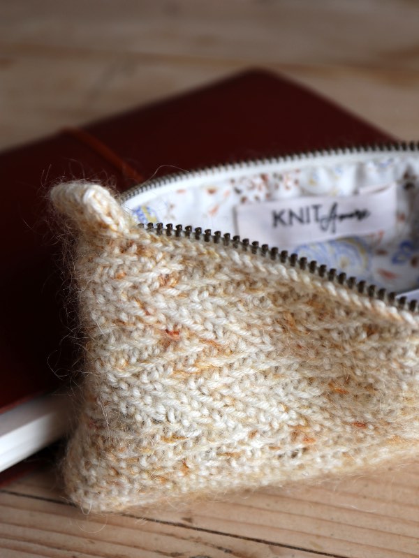Pochette violetta laines Lang Yarns de Knitamore